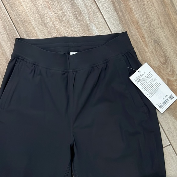 6 Lululemon Adapted State HR Jogger Black NWT - Picture 2 of 8